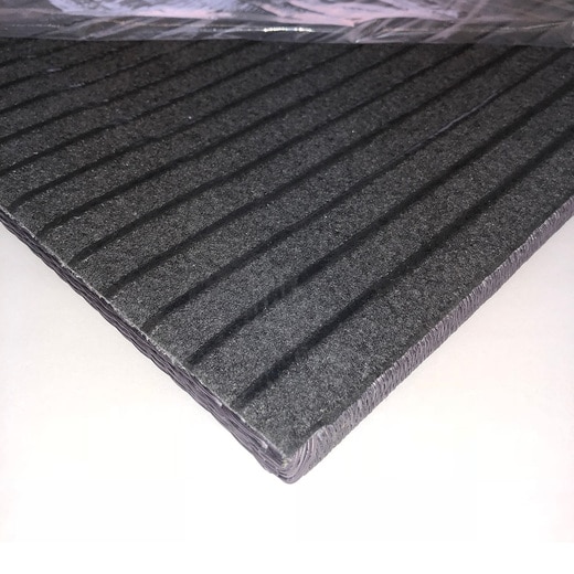 裏面は滑り止めフェルト(樹脂加工)です。(画像:パープル)