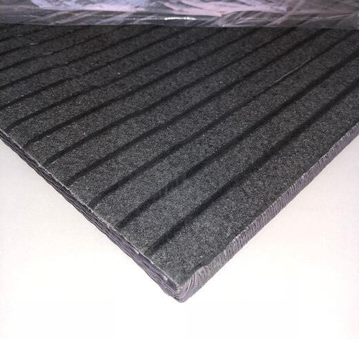 裏面は滑り止めフェルト(樹脂加工)です。（画像：パープル）