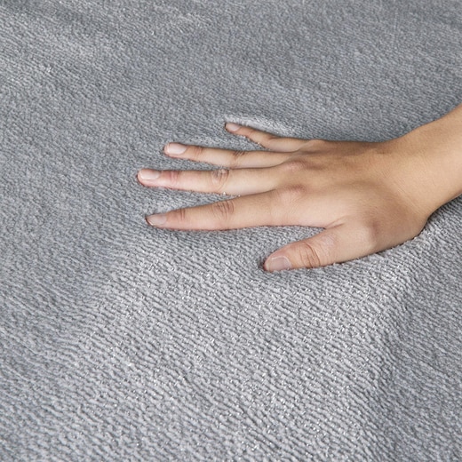 とろけるような上質な触り心地。長繊維を使用し、遊び毛や抜け毛、毛玉が出にくい仕様です。