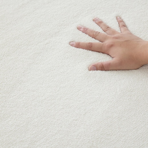 とろけるような上質な触り心地。長繊維を使用し、遊び毛や抜け毛、毛玉が出にくい仕様です。