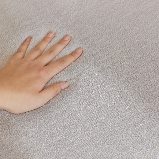 とろけるような上質な触り心地。長繊維を使用し、遊び毛や抜け毛、毛玉が出にくい仕様です。