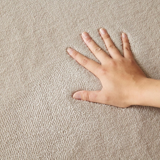 とろけるような上質な触り心地。長繊維を使用し、遊び毛や抜け毛、毛玉が出にくい仕様です。