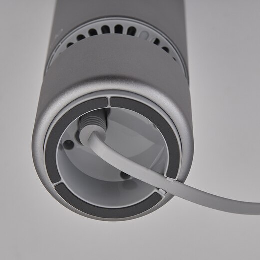 電源は移動中や外出先でも使いやすいようUSBコードとカーDCアダプターに対応。（カラー：モルタルブラック）