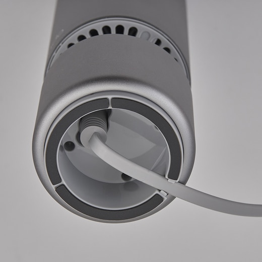 電源は移動中や外出先でも使いやすいようUSBコードとカーDCアダプターに対応。（カラー：モルタルブラック）