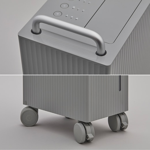 アルミハンドルと、360°回転するキャスター搭載で、お部屋問の移動や排水時のタンク持ち運びが簡単に。（カラー：クールグレー）