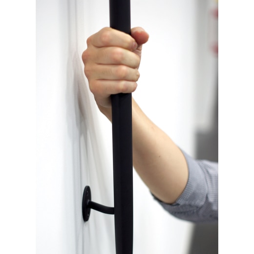 持ち手部分は、握った時に手にフィットする楕円形になっています。