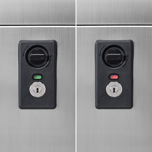 宅配ボックス外部鍵の様子（緑：受取可 赤：使用中）