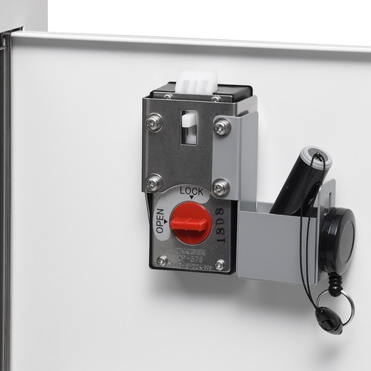 扉内部の印鑑ケースと鍵の様子