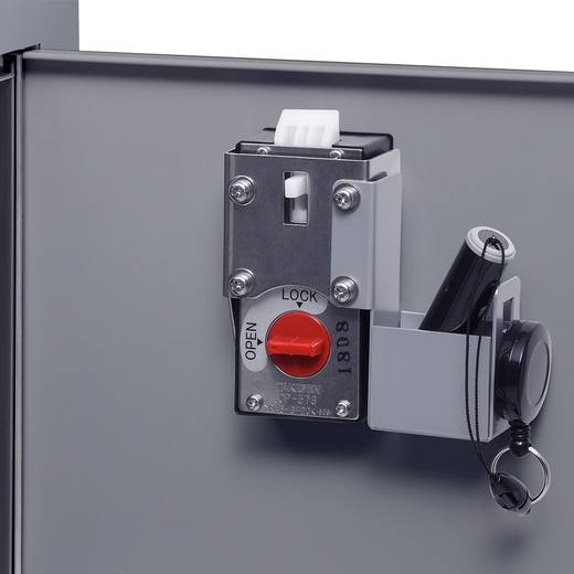 扉内部の印鑑ケースと鍵の様子