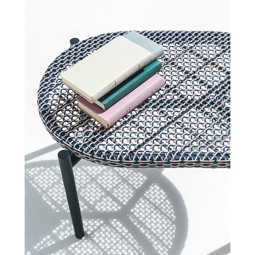 エアリーなラタン編みの天板