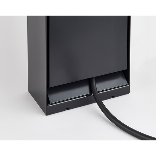 下部にフラップドアを採用