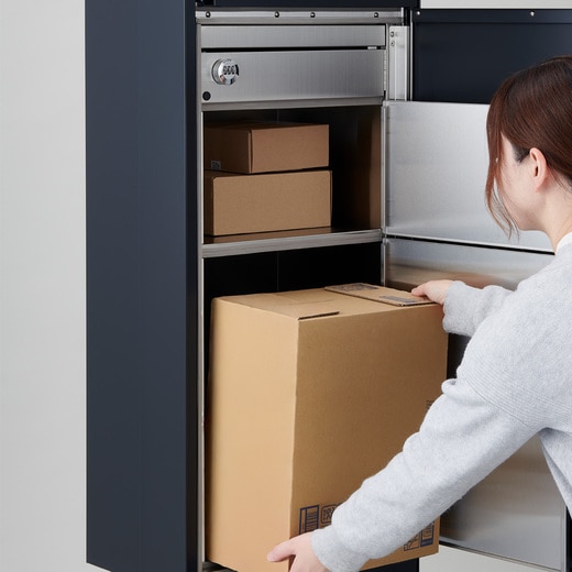 宅配ボックス（上）：D320は60サイズ、D450は80サイズ　（下）：D320は80サイズ、D450は100サイズまで対応（写真：右吊元）