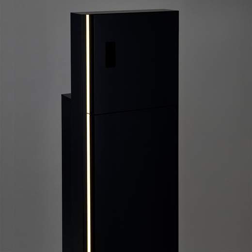 LED照明セット（別売り）を設置した様子（写真：右吊元）