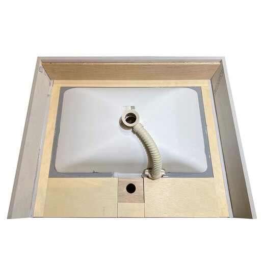 真裏から見た様子(写真：ソフトコンクリートW750です。）