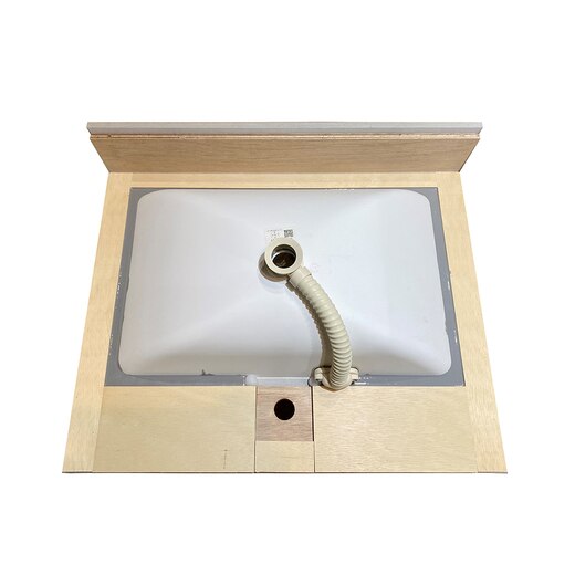 真裏から見た様子(写真：ソフトコンクリートW750です。）