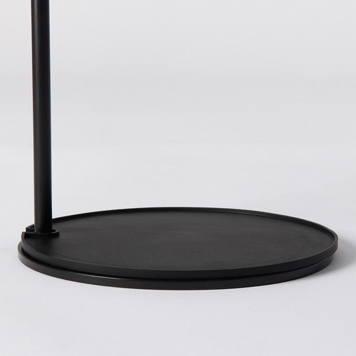 傘かけとしてお使いになる場合は、付属の水受けトレーをご利用ください。