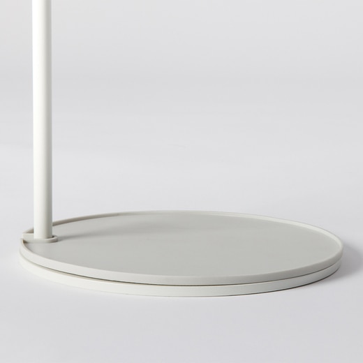 傘かけとしてお使いになる場合は、付属の水受けトレーをご利用ください。