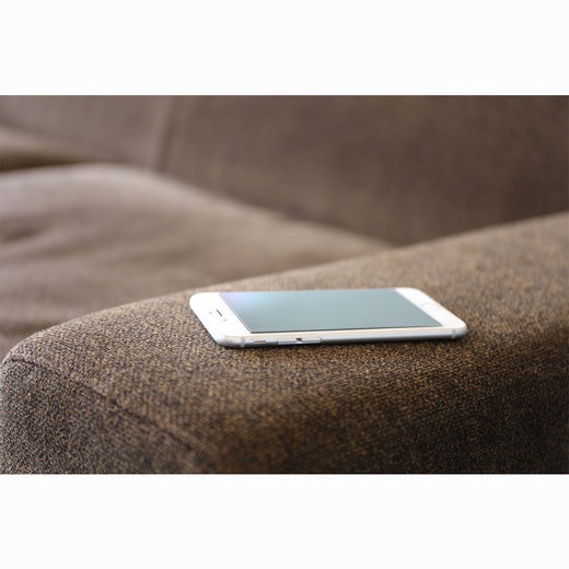 幅が約20cmの幅広なアーム（カラー：ブラウン/廃番）