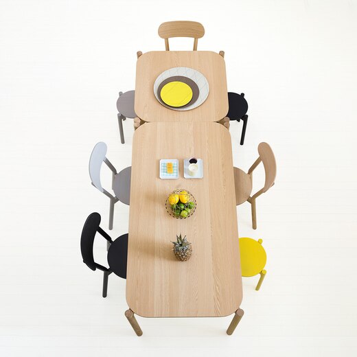 CASTOR TABLEは異なるサイズのものでも組み合わせてお使いいただけます。(手前：CASTOR TABLE 150/奥：CASTOR TABLE 75)