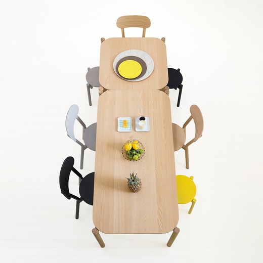 CASTOR TABLEは異なるサイズのものでも組み合わせてお使いいただけます。(手前：CASTOR TABLE 150/奥：CASTOR TABLE 75)