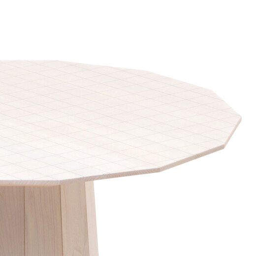 14角形の天板にはカリモクのリアルコート技術を活かしたグリッドデザインが施されています。