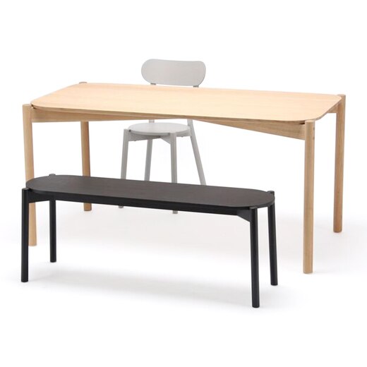 画像手前からベンチ：CASTOR DINING BENCH ブラック/テーブル：CASTOR TABLE 150 ピュアオーク/チェア：CASTOR CHAIR グレイングレー