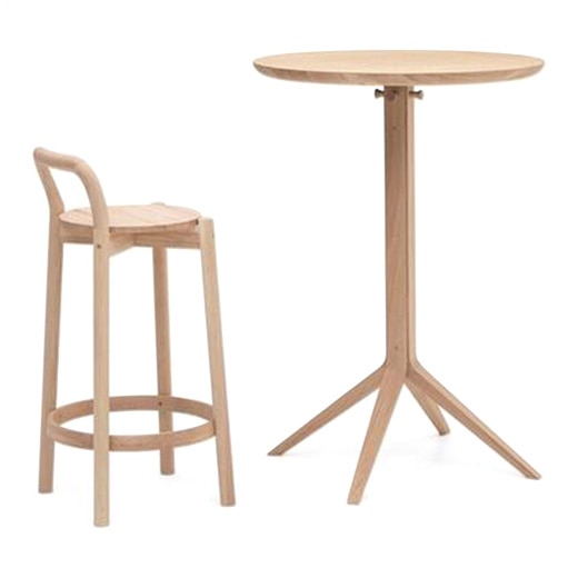 チェア：CASTOR BARSTOOL WITH BACKREST LOW ピュアオーク/テーブル：SCOUT BISTRO BAR TABLE ピュアオーク