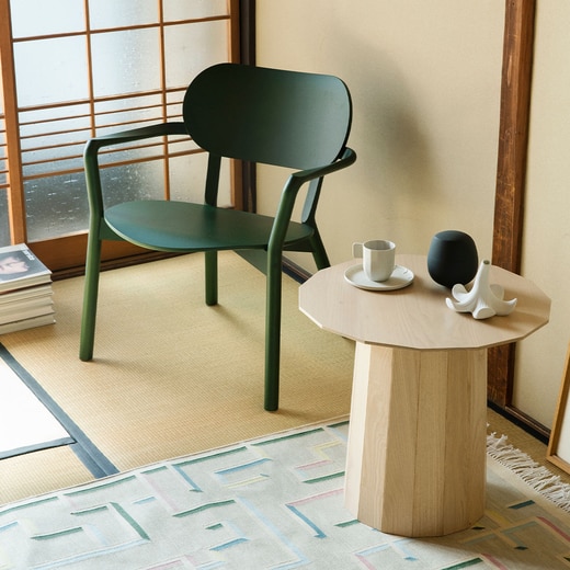 画像 チェア：CASTOR LOW CHAIR モスグリーン/テーブル：COLOUR WOOD PLAIN SMALL