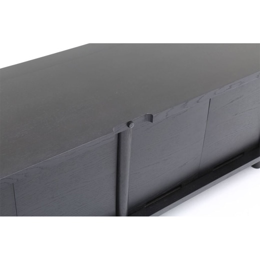 天板には配線を通す切り欠き部を設けました。テレビの固定用の木ネジが付いているので、市販の固定バンドを使ってテレビの転倒を防止できます。