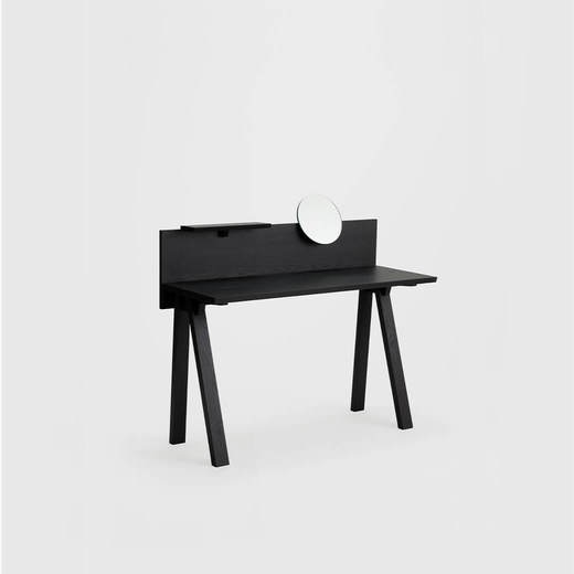 ミラー、シェルフは別売りとなります。