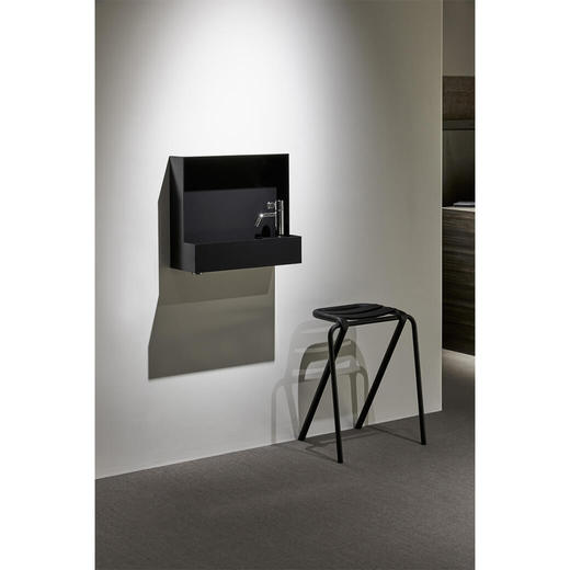 BENT LOW STOOL ブラック(FU25459)｜インテリア・家具の通販