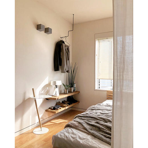 美品　TUBE&ROD ホワイト サイドテーブル　ナイトテーブル TUBE&ROD ホワイト(FU25549)｜インテリア・家具の通販｜ミラタップ（旧