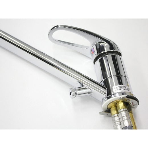 寒冷地仕様には、スパウトの根元に水抜きプラグが付いています。