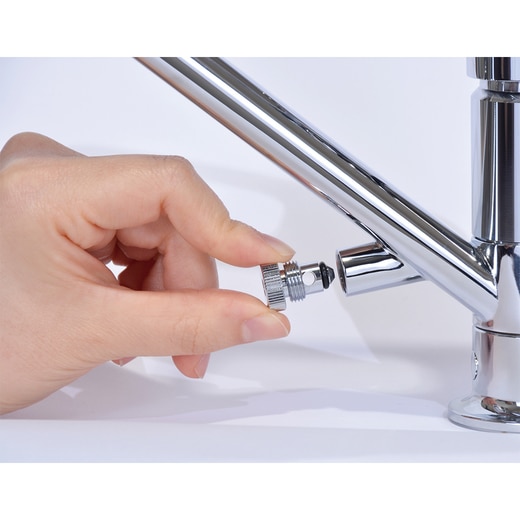 水抜きプラグ（寒冷地用のみ）寒冷地仕様には、スパウトの根元に水抜きプラグが付いています。