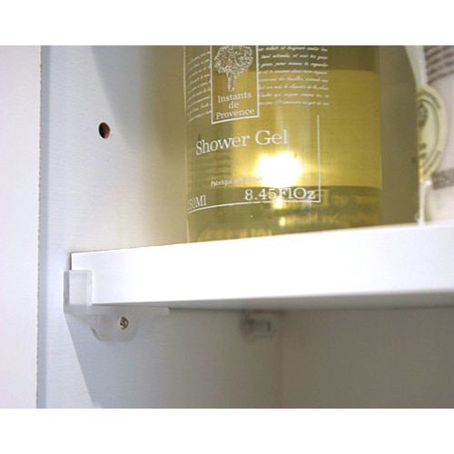 棚板手前にはＬ型の棚板ダボを採用し、転落などの安全に配慮しています。