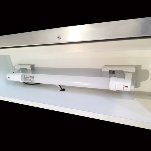 LED照明付き。手元を明るく照らします。