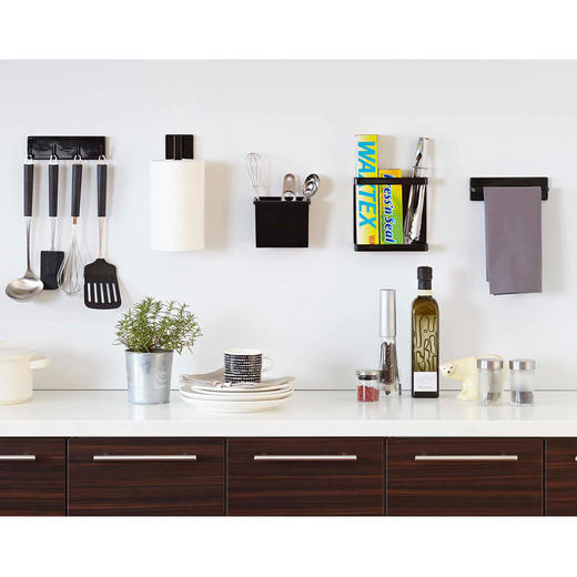 左から：ウォールキッチンツールフック ブラック / マグネットキッチンペーパーホルダー ブラック / ウォールキッチンポケット ブラック(取扱なし) / マグネットラップホルダー ブラック / ウォールキッチンタオルハンガー ブラック