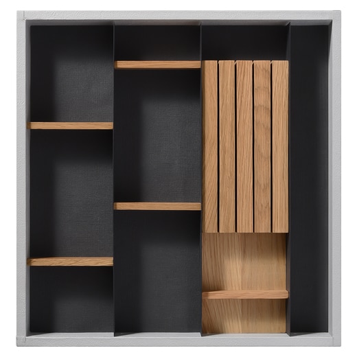 ナイフトレイを入れた様子（※トレー・マット・ナイフトレイは含まれません。）