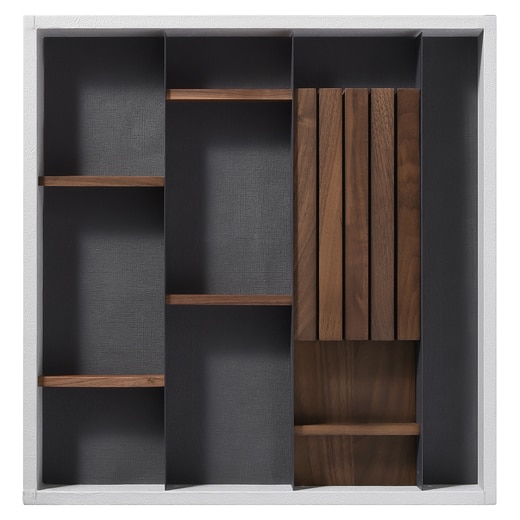 ナイフトレイを入れた様子（※トレー・マット・ナイフトレイは含まれません。）