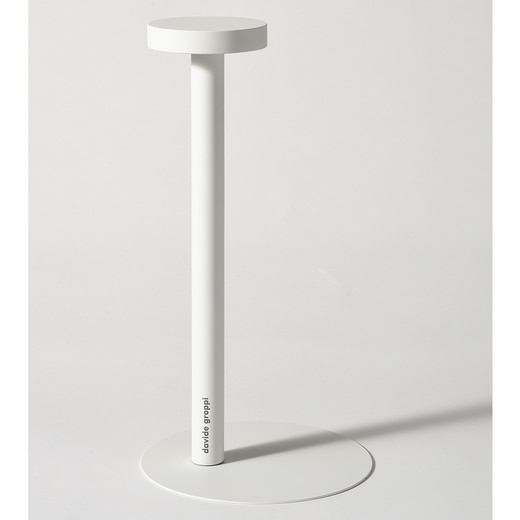 マグネットプレートで位置を変えられます。