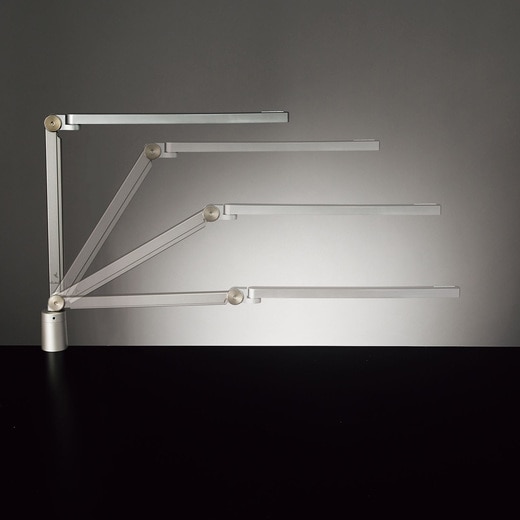 スムーズでお好みの位置で止まるアーム