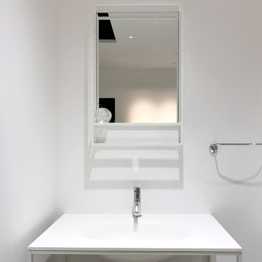 ※写真はフィーネミラーW450ホワイトです。