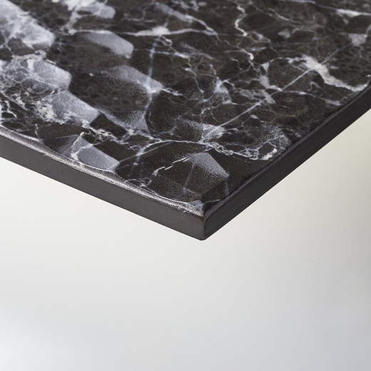 4面木口同系色仕上げ（表面化粧柄と同じ柄ではありません）（画像：サボナブラウンダーク 鼓）