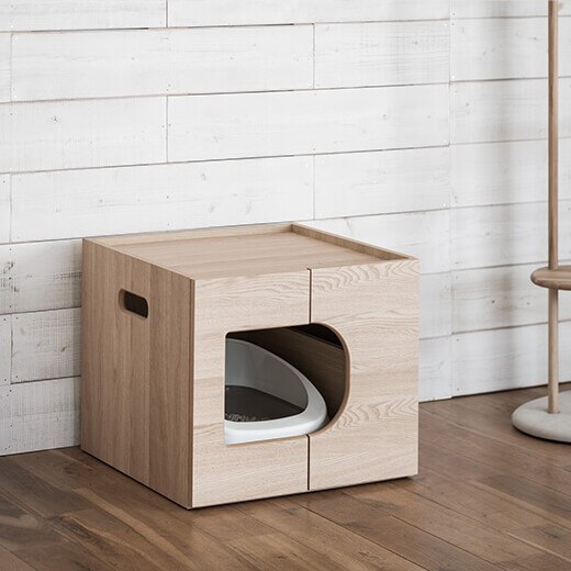 木目が透ける塗装仕上げは､オーク材の美しい表情を引き立てます。（画像カラー：シアーホワイト）