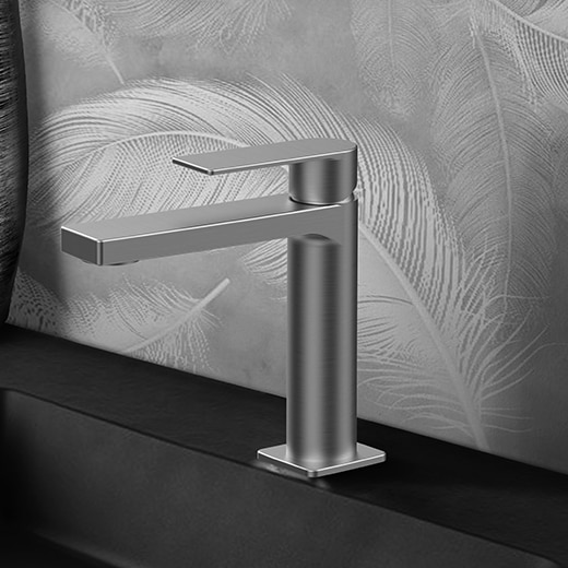 タンゴショート混合水栓 ブラッシュドシルバー(TA05759)｜洗面所・水