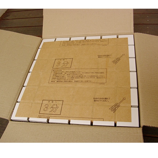開梱した様子（1シートごと表面紙貼り）