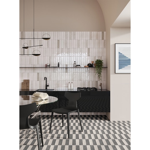 使用カラー：メレンゲ（壁）、 グラニソフト（壁）、 グラニミディアム（床）、 グラニボールド（床）