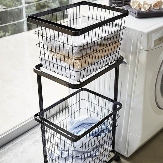 ランドリーワゴン 2段 ブラック、ランドリーワイヤーバスケット M ブラック、ランドリーワイヤーバスケット L ブラックをセットした様子
