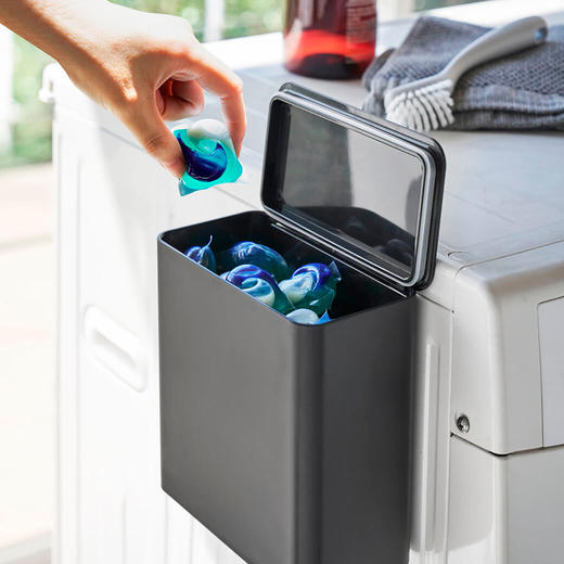 マグネット洗濯洗剤ボールストッカー ブラック(WA30219)｜洗面所・水