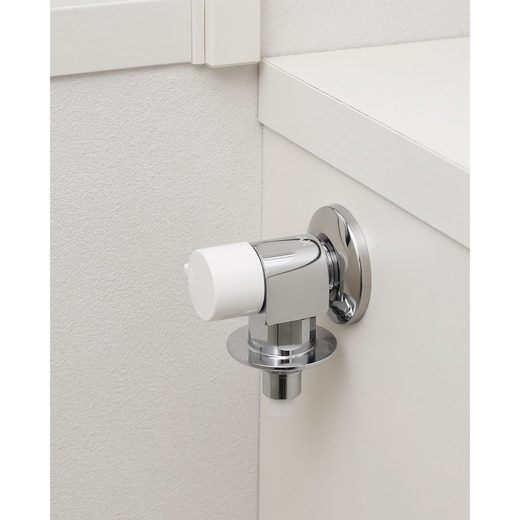 洗濯水栓を設置可能（カラー：クリーミーホワイト）※洗濯水栓は同梱していません。必要に応じて別途手配してください。